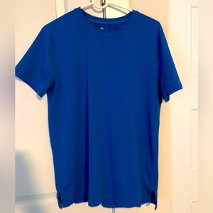 Men’s medium all in motion tee.